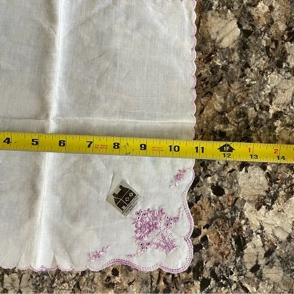 Vintage Embroidered White Cotton Handkerchiefs with Floral Accents Victorian - Picture 7 of 7